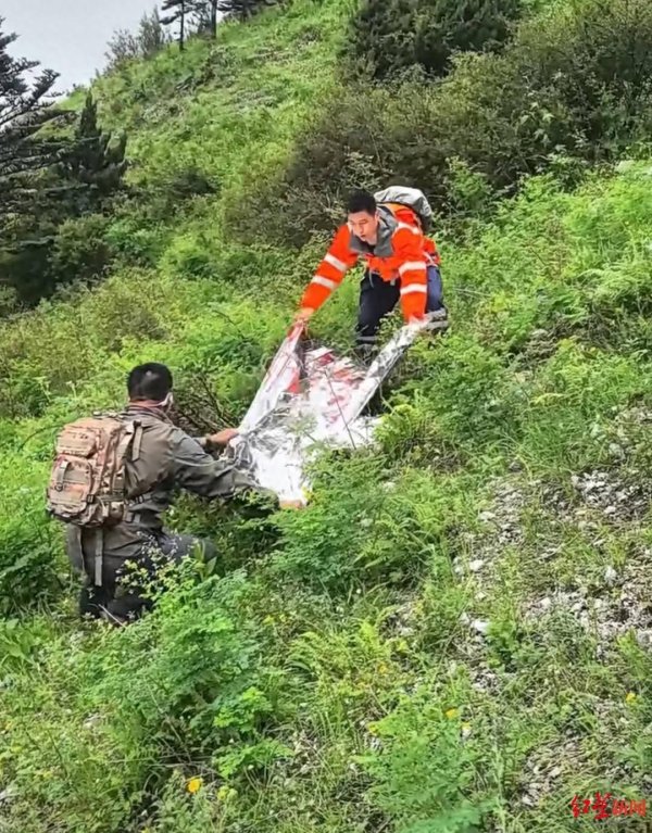 配资交易宝 在丽江徒步失联20岁大三女生不幸坠崖身亡，遗体被找到